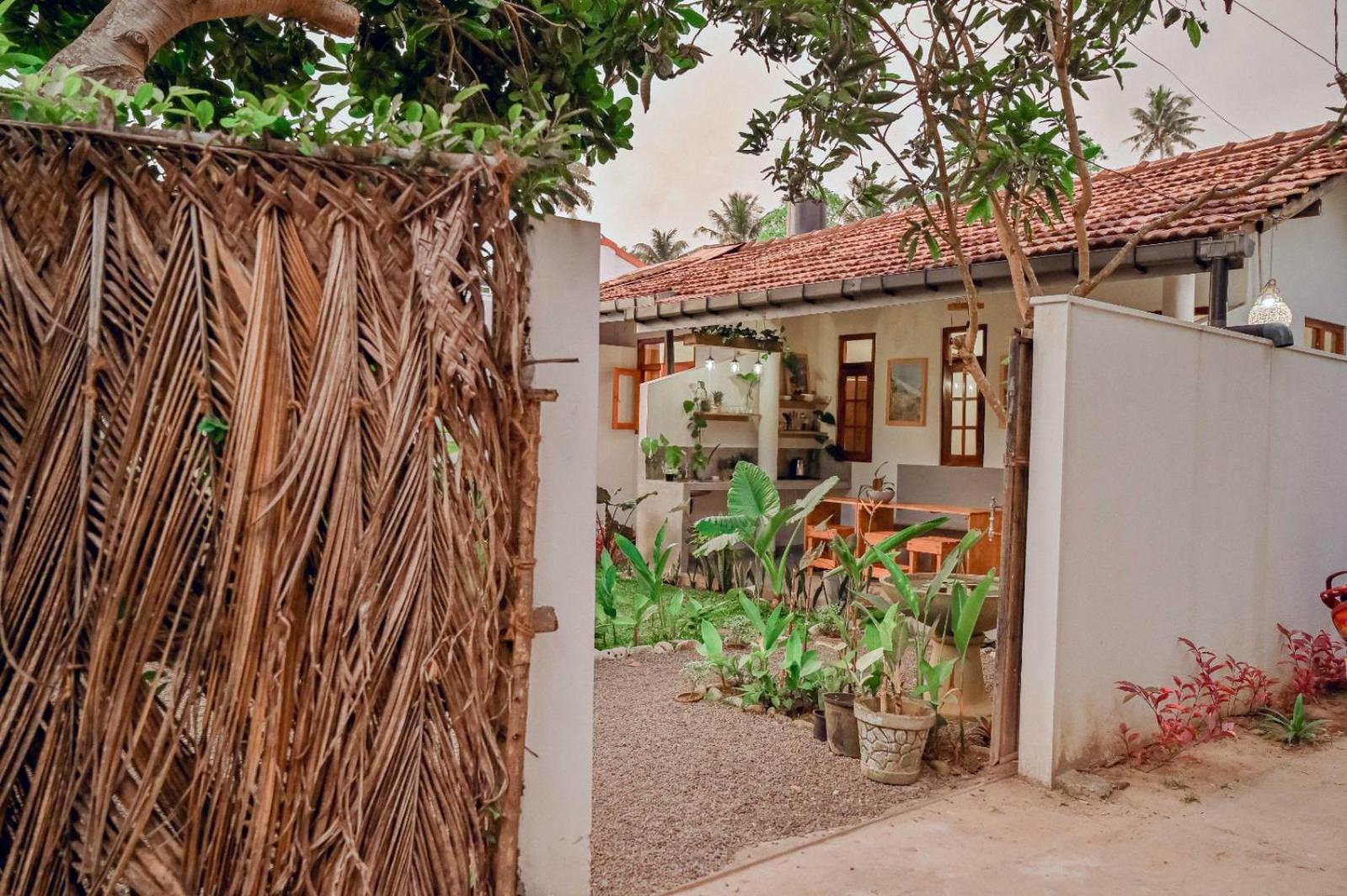 Cosynsurf Acomodação com café da manhã Matara Exterior foto